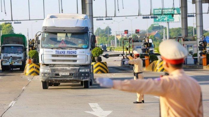 Dừng ban hành 'giấy phép con' cản trở lưu thông hàng hoá