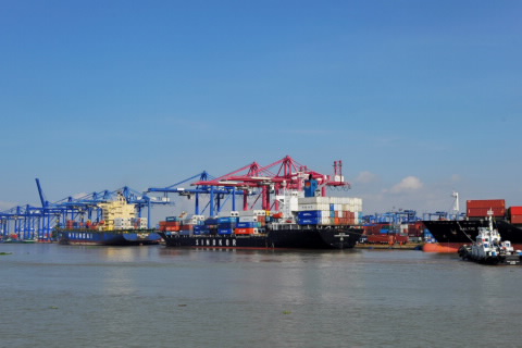 Miễn, giảm nhiều loại phí hàng hải