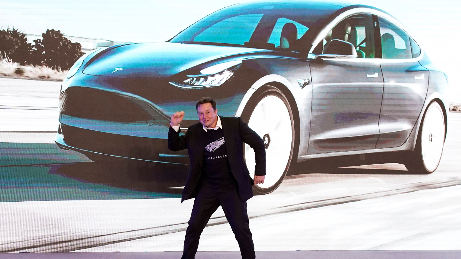 Elon Musk cho rằng cổ phiếu Tesla phải đáng giá 3.000 USD ‘nếu họ định giá chính xác’