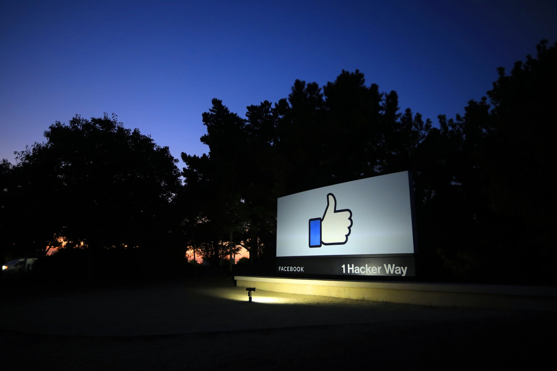 Facebook đánh dấu 'nhầm' video người da đen là động vật linh trưởng
