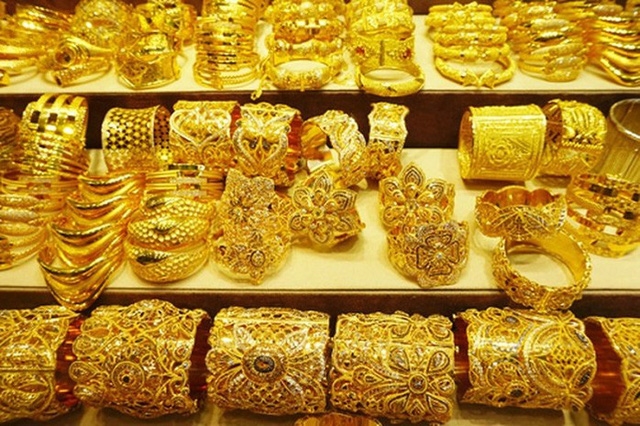 Giá vàng trong nước giảm mạnh theo thế giới