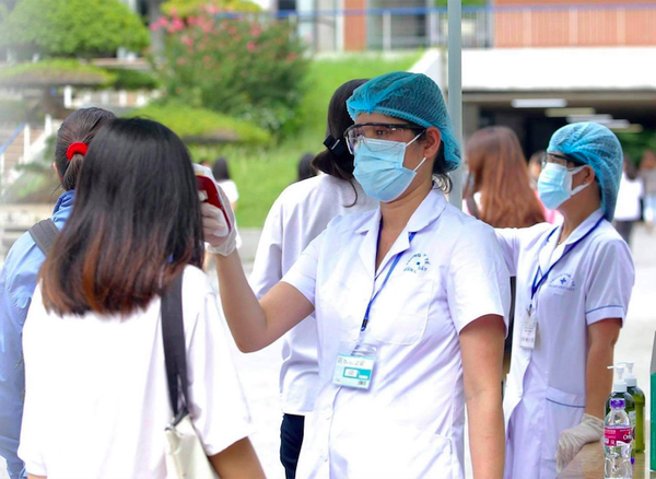 Cả nước hiện có hơn 13.800 học sinh, giáo viên mắc Covid-19