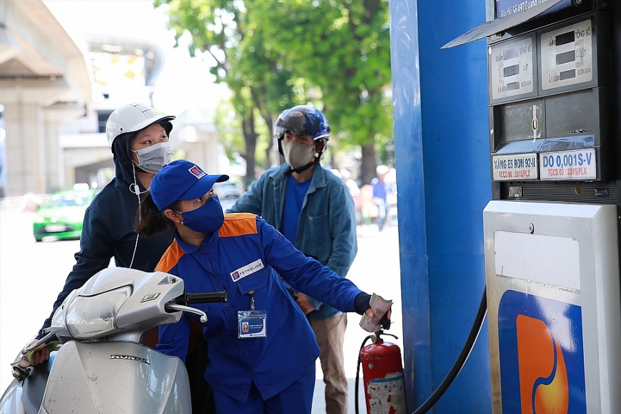Giá xăng có thể tăng nhẹ vào ngày mai
