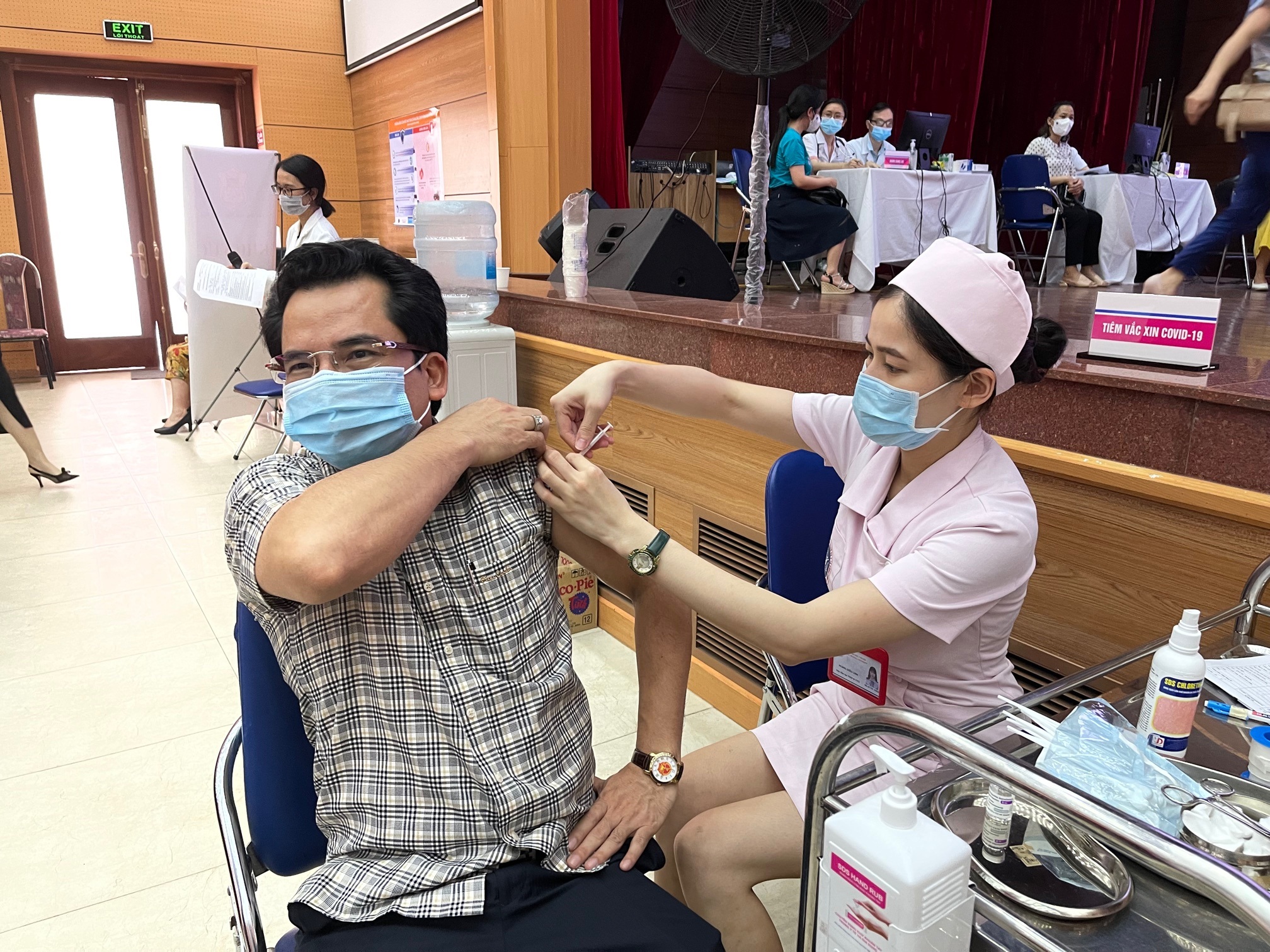 Hà Nội: Nếu đủ vắc xin thì 2-3 hôm nữa sẽ tiêm phủ đủ mũi 1