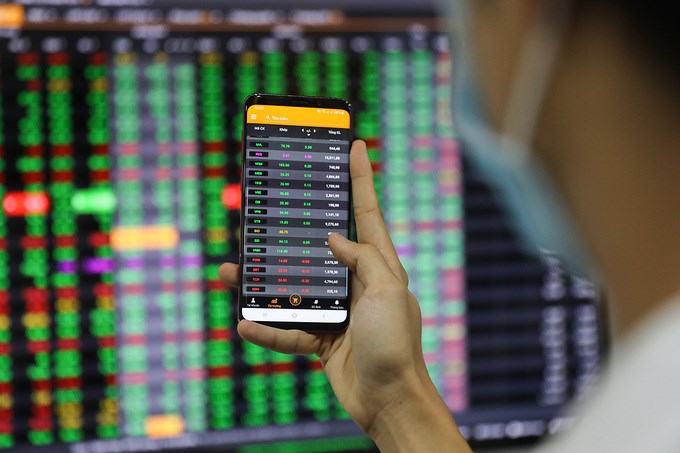 Cổ phiếu dầu khí bật tăng cao, Vn-Index đảo chiều ghi hơn 6 điểm