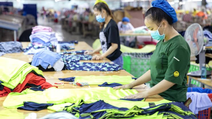 Các ông lớn bán lẻ trên thế giới 'đau đầu' vì gián đoạn chuỗi cung ứng tại Việt Nam