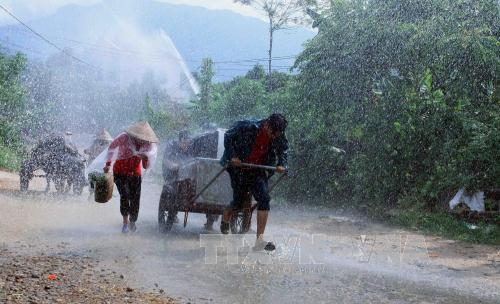 Mưa lớn và cảnh báo lốc, sét, mưa đá ở vùng núi Bắc Bộ