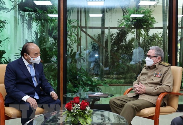 Chủ tịch nước Nguyễn Xuân Phúc gặp Đại tướng Raul Castro Ruz