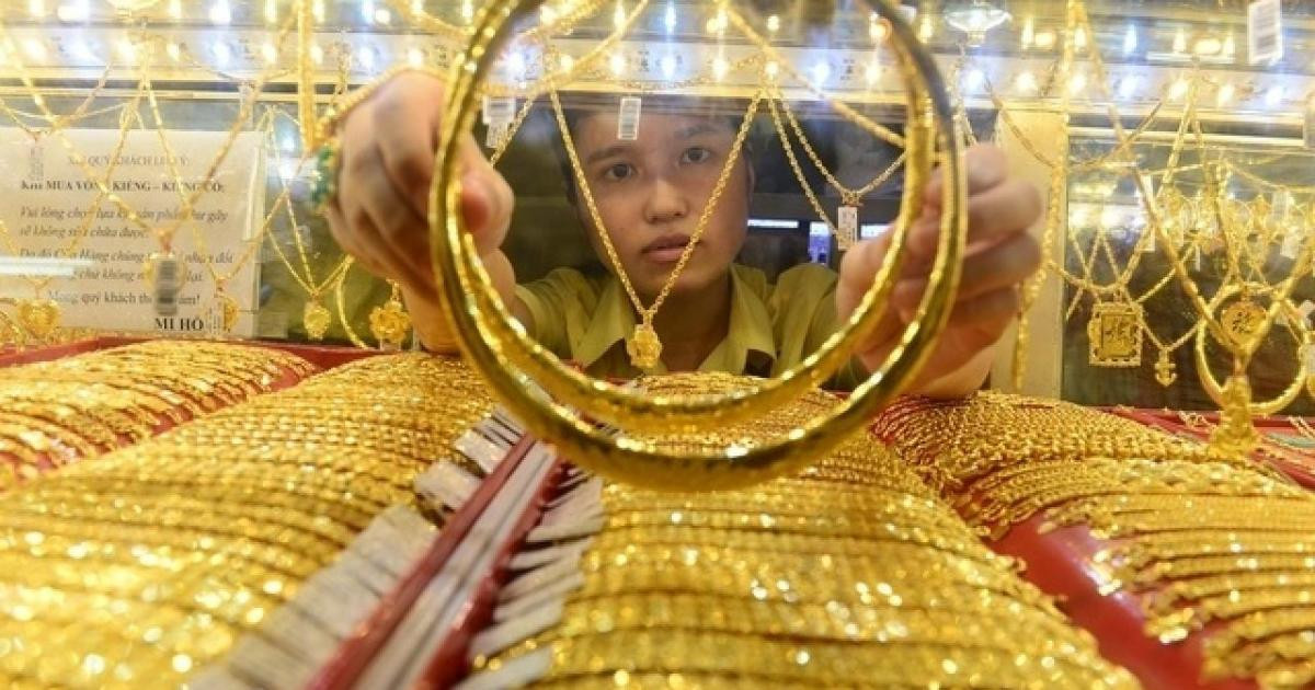 Giá vàng SJC tiếp tục tăng mạnh mẽ, vượt qua mức 57 triệu đồng/lượng