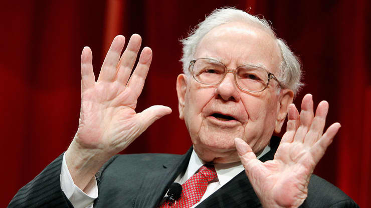 Warren Buffett khởi nghiệp từ bán kẹo cao su lúc 6 tuổi, còn các tỷ phú khác thì sao?