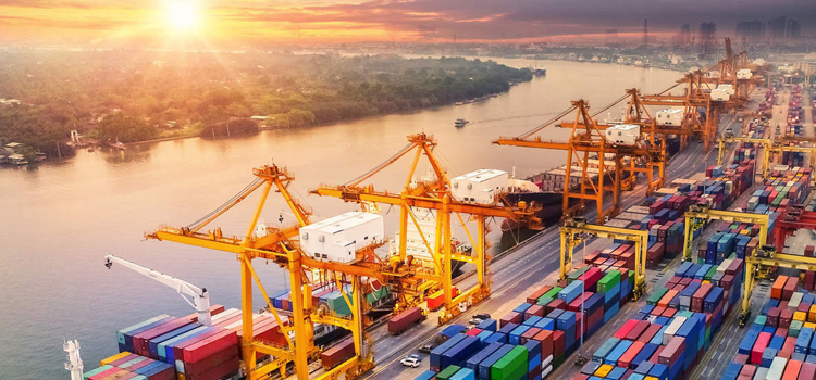 Xuất siêu trở lại trong tháng 9, cán cân thương mại dần được cải thiện