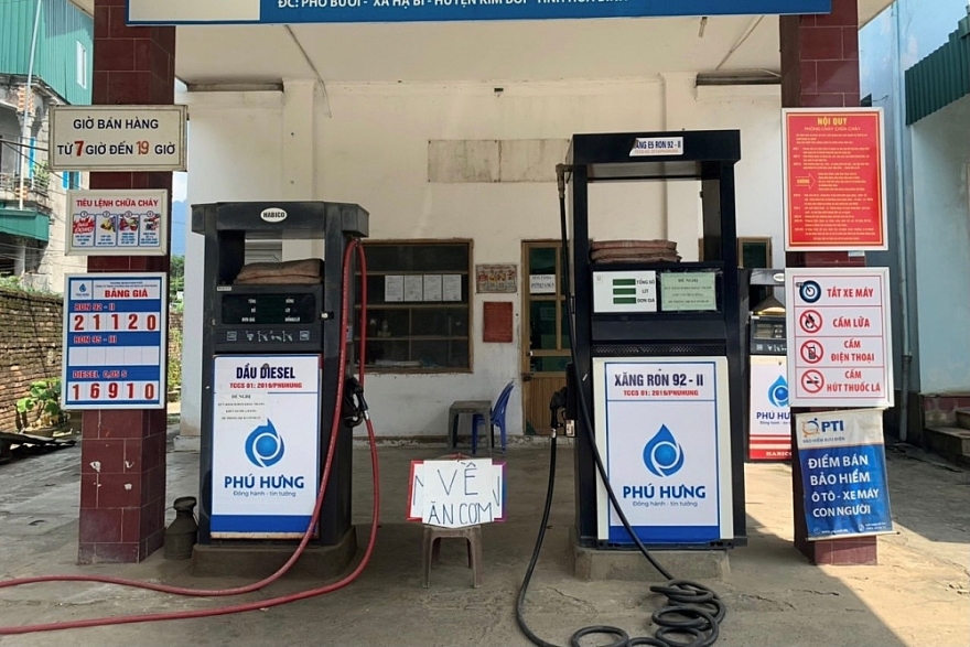 Treo biển 'Về ăn cơm', cửa hàng xăng dầu bị xử phạt 10 triệu đồng