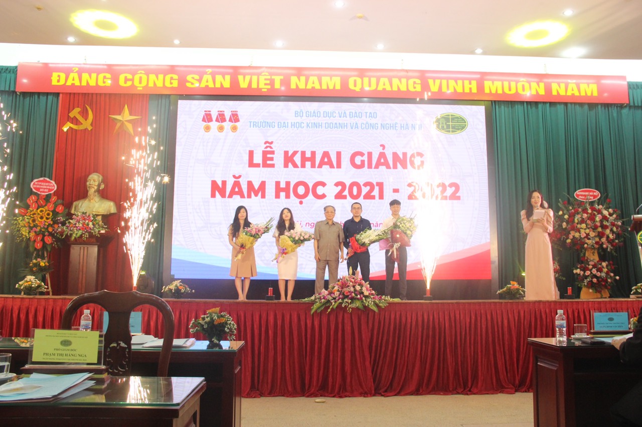 Đại học Kinh doanh và Công nghệ Hà Nội khai giảng năm học mới 2021-2022