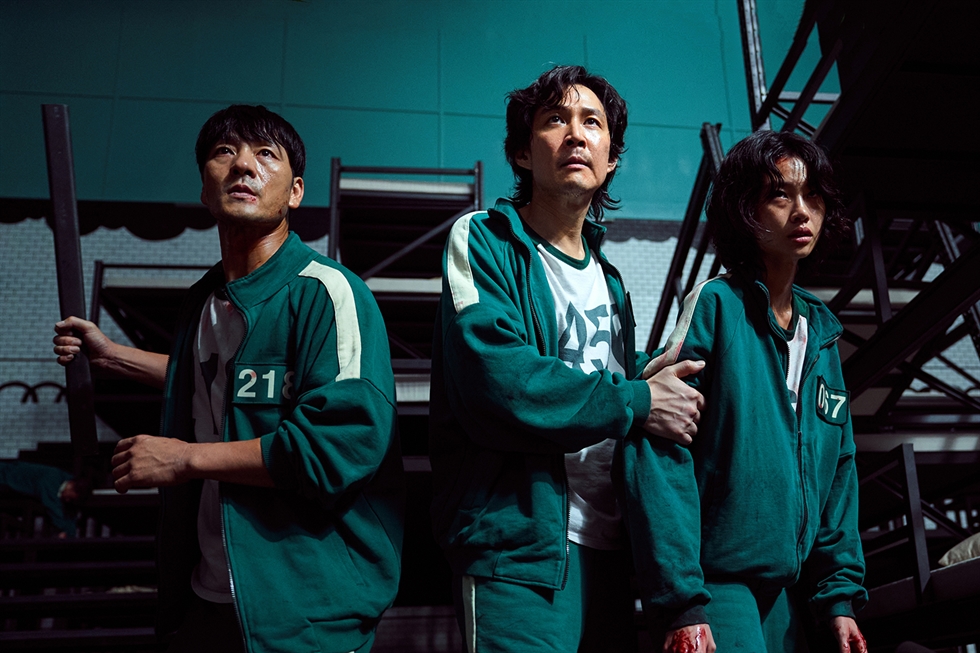 'Trò chơi con mực' vượt 'Bridgerton', trở thành bộ phim được xem nhiều nhất của Netflix