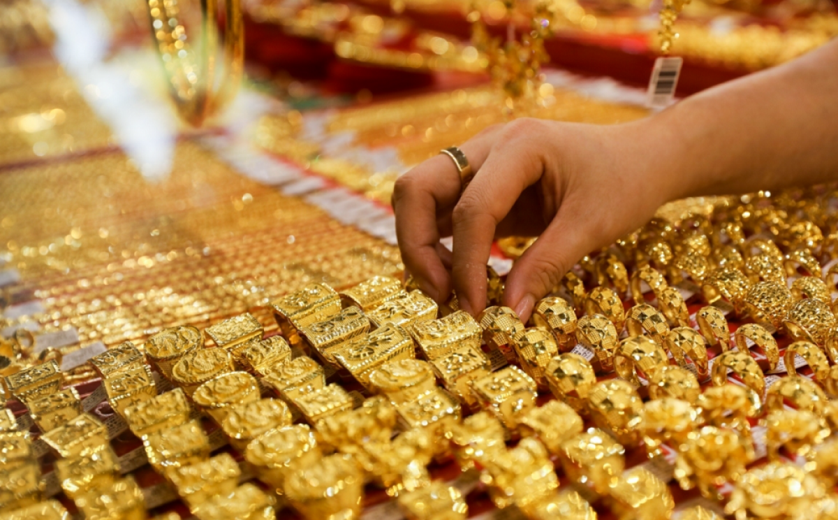 Giá vàng thế giới giảm, SJC tiếp tục tăng