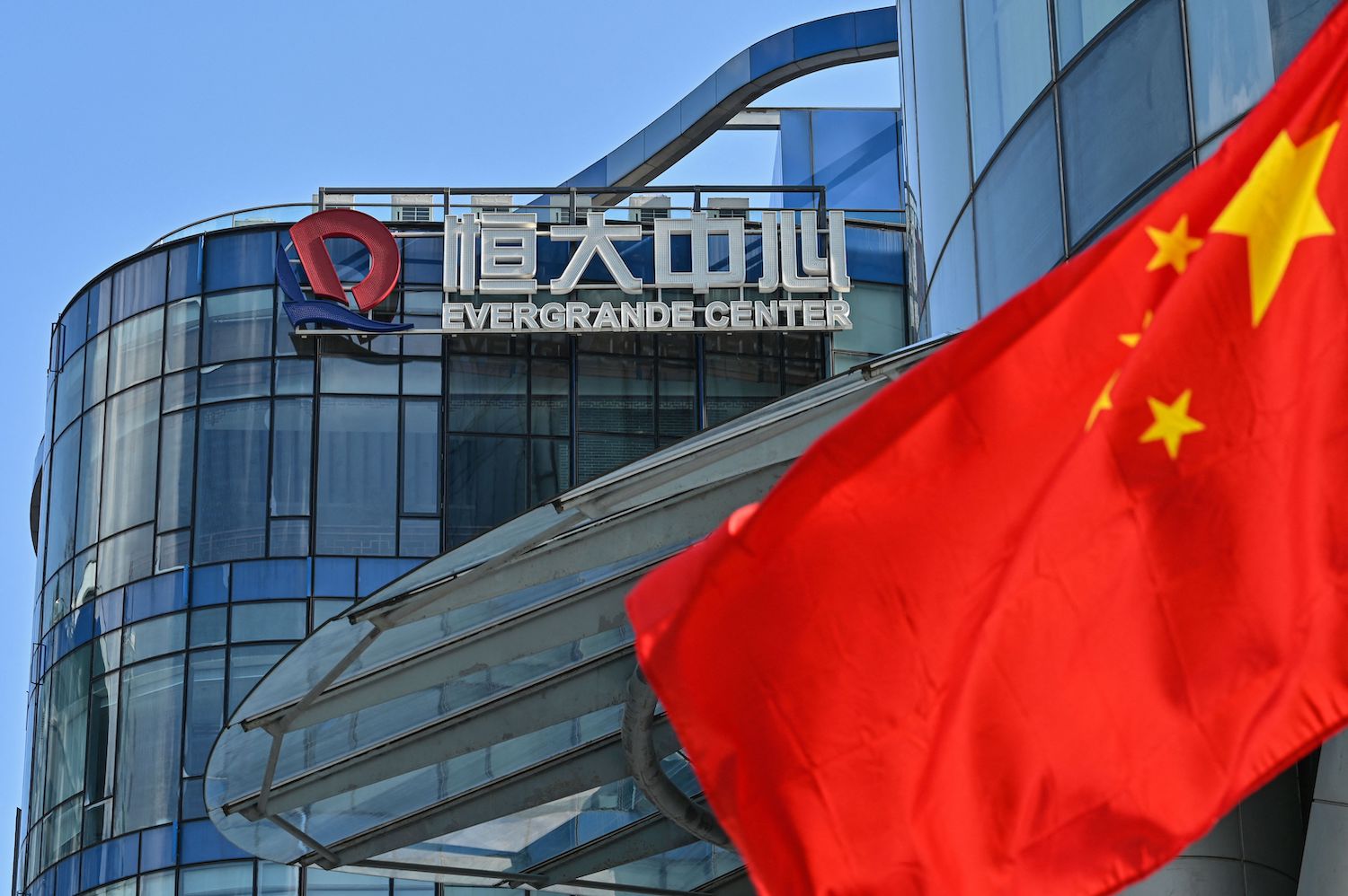 Evergrande tạm thoát khỏi ‘bờ vực’ vỡ nợ khi thanh toán một khoản lãi trái phiếu trước hạn chót