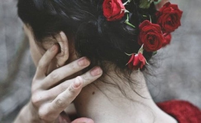 Thơ tình Nguyễn Văn Long: Nốt Son Em Để Mưa Hôn Má
