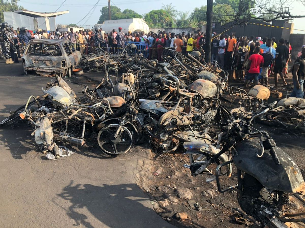 Sierra Leone: Gần 100 người thiệt mạng trong vụ nổ xe bồn do ‘hôi của’