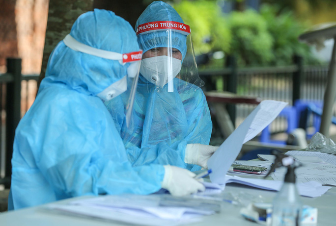 Hà Nội: 6 nhân viên quán cà phê test nhanh dương tính với Covid-19