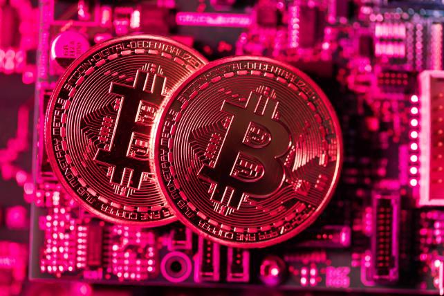 Bitcoin bất ngờ lao dốc, thị trường ‘đỏ lửa’