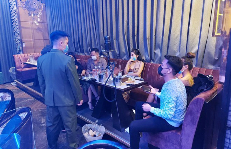 Quán karaoke từng bị xử phạt lại tổ chức cho hơn 20 'dân chơi' sử dụng ma tuý