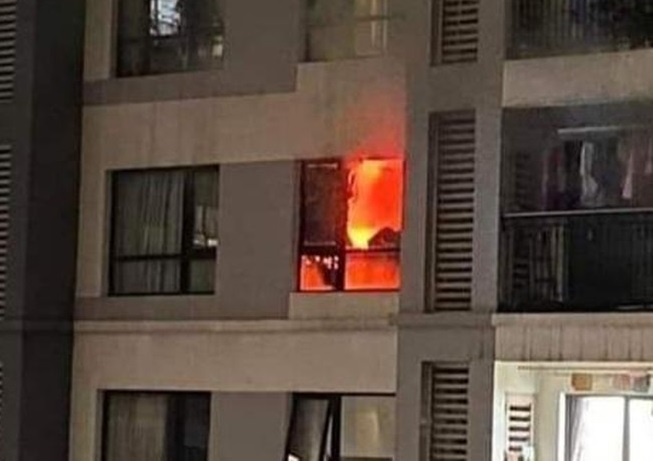 Vụ cháy xảy ra tại khu đô thị Times City: Lửa 'ép' vỡ toàn bộ cửa kính căn hộ