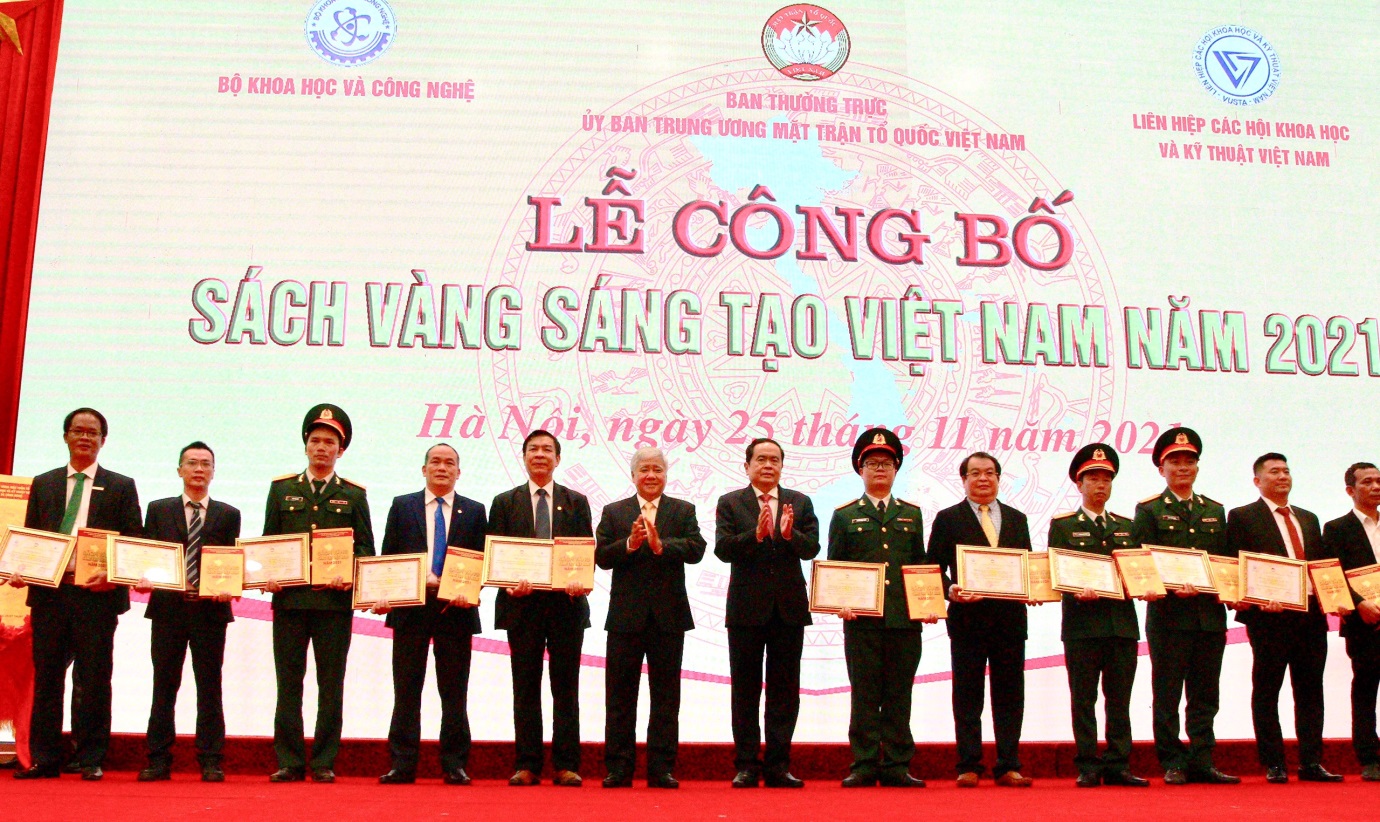 Gốm Đất Việt – Đơn vị duy nhất được vinh danh 03 công trình tiêu biểu trong Sách vàng sáng tạo Việt Nam 2021