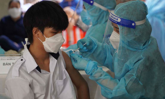 Hà Nội: Phát hiện học sinh lớp 12 mắc Covid-19, từng đi tiêm vắc xin ở trường