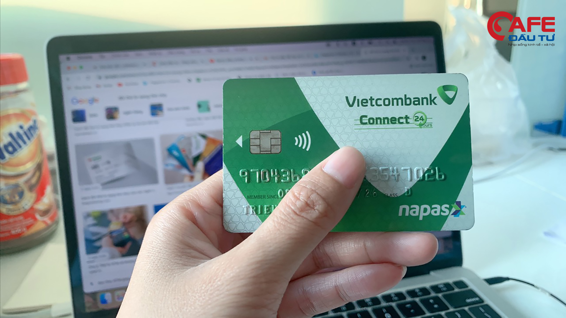 Khách hàng cần lưu ý gì về thủ tục và chi phí đổi thẻ ATM từ sang thẻ chip?