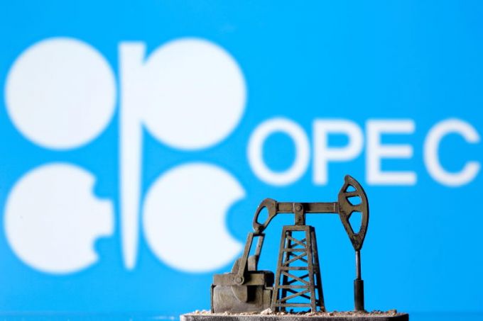 OPEC+ đồng ý tăng sản lượng dầu trong tháng Giêng