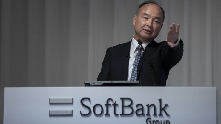 Cổ phiếu SoftBank bị dìm xuống đáy khi tin xấu liên tục ập đến