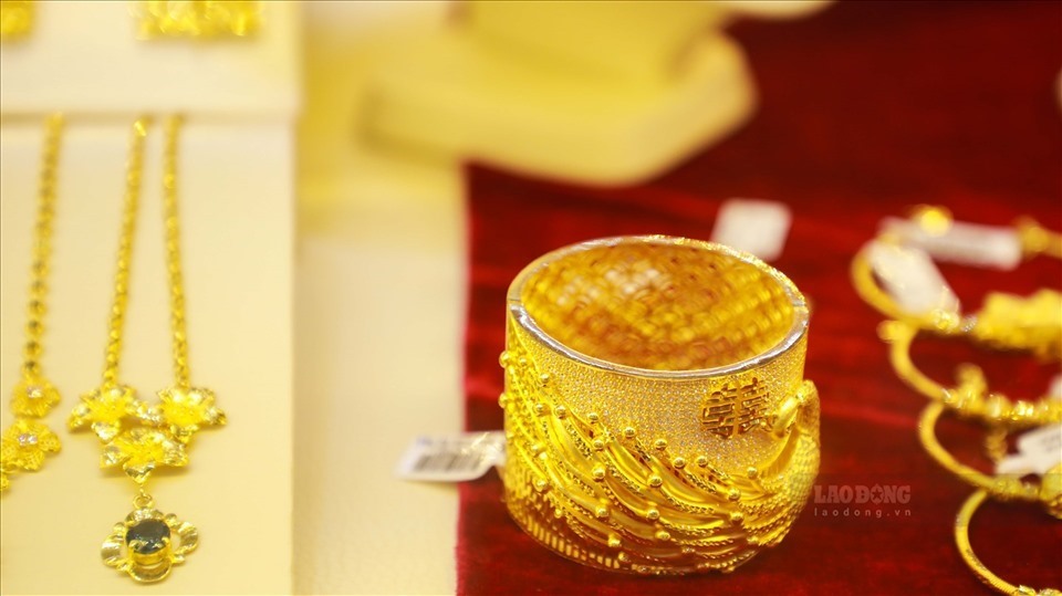 Giá vàng bật tăng trở lại, SJC giữ vững trên mốc 61 triệu đồng/lượng