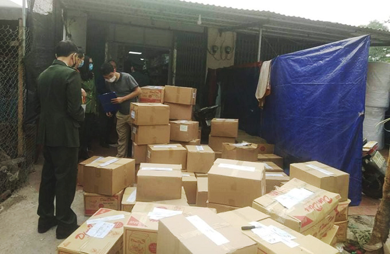 Phát hiện hàng chục tấn sách nghi in lậu trên địa bàn Hà Nội