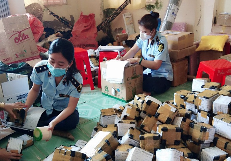 Phát hiện lượng lớn mỹ phẩm không rõ nguồn gốc