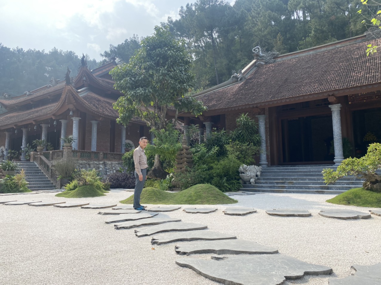 Thơ Nguyễn Văn Long: Non Xanh Cổ Tự Huyền Môn
