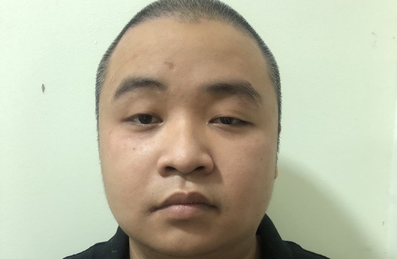 Hà Nội: Bắt đối tượng dùng ống tuýp sắt gắn dao đập vỡ kính tại bốt bảo vệ công viên