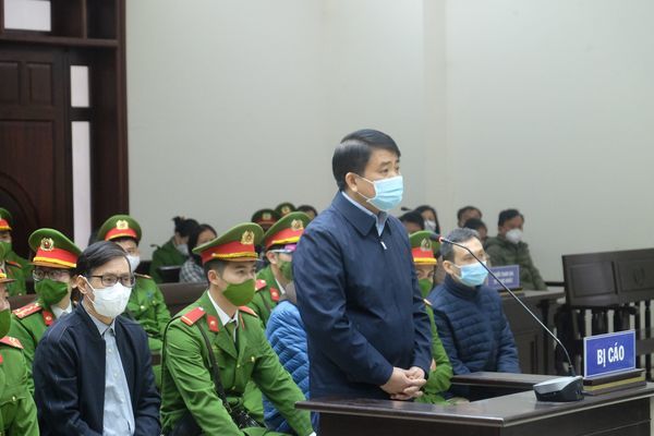 Phiên tòa xử ông Nguyễn Đức Chung đột ngột tạm dừng