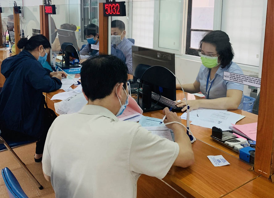 Năm 2021: Hàng triệu người mất việc, thu nhập bình quân giảm còn 5,7 triệu đồng