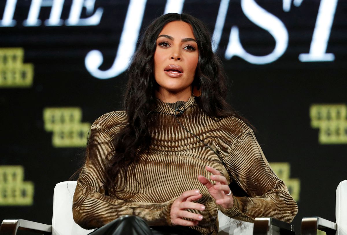 Kim Kardashian và Floyd Mayweather bị kiện vì quảng cáo coin 'rác'