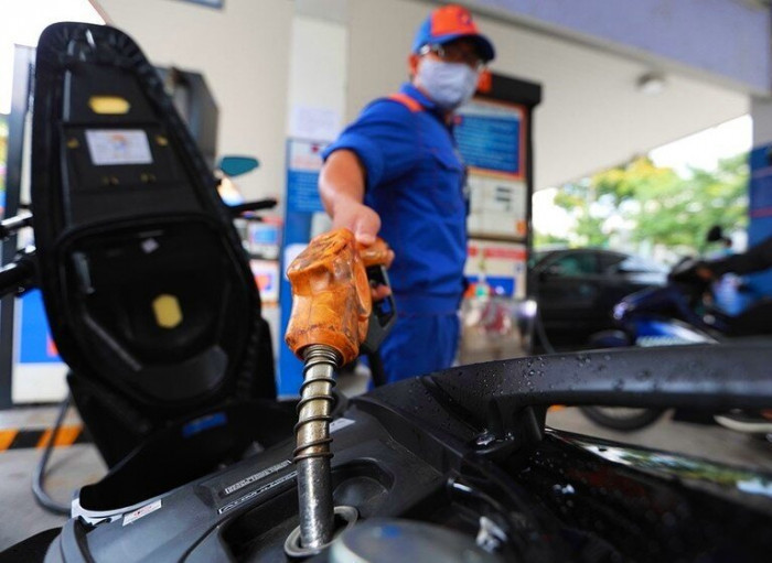 Giá xăng có thể tăng mạnh vào ngày mai