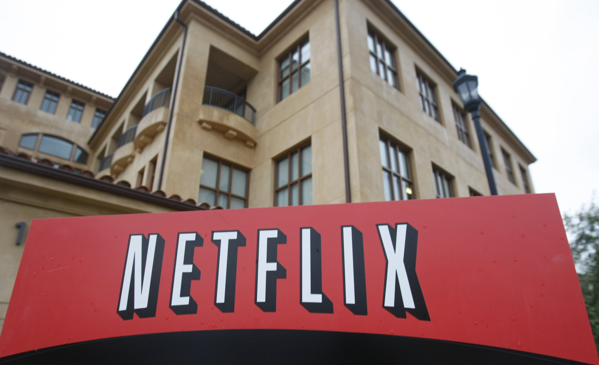 Cổ phiếu Netflix giảm mạnh do số thuê bao đăng ký mới không như kỳ vọng
