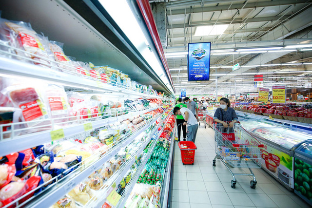 Giảm thuế VAT xuống 8%, người tiêu dùng hưởng lợi thế nào?