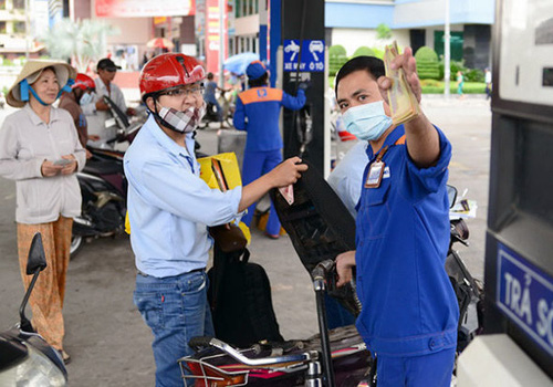 Điều hành giá bán lẻ xăng dầu Việt Nam minh bạch theo cơ chế thị trường