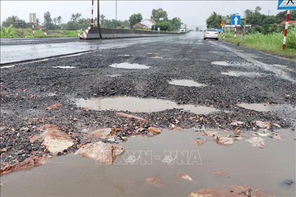 Cử tri Đà Nẵng: Cách giải thích nguyên nhân Quốc lộ 1A hư hỏng nặng “không thuyết phục”!