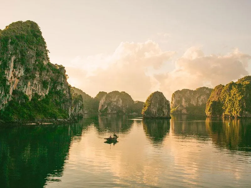 di-ha-long-mua-nao-la-hop-li-nhat-giai-dap-thac-mac-cua-ban-ngay-trong-mot-not-nhac-05-1641742709