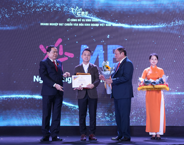 MB được vinh danh “Doanh nghiệp đạt chuẩn văn hóa kinh doanh Việt Nam” 2022
