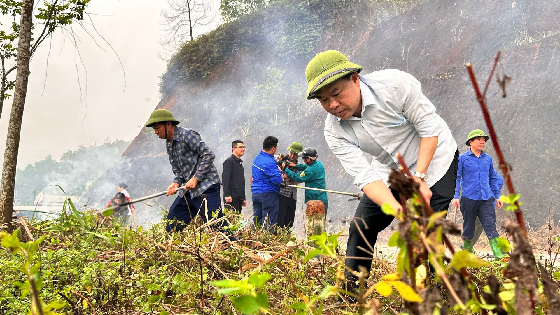 Thiết thực “Ngày cuối tuần cùng dân và doanh nghiệp”