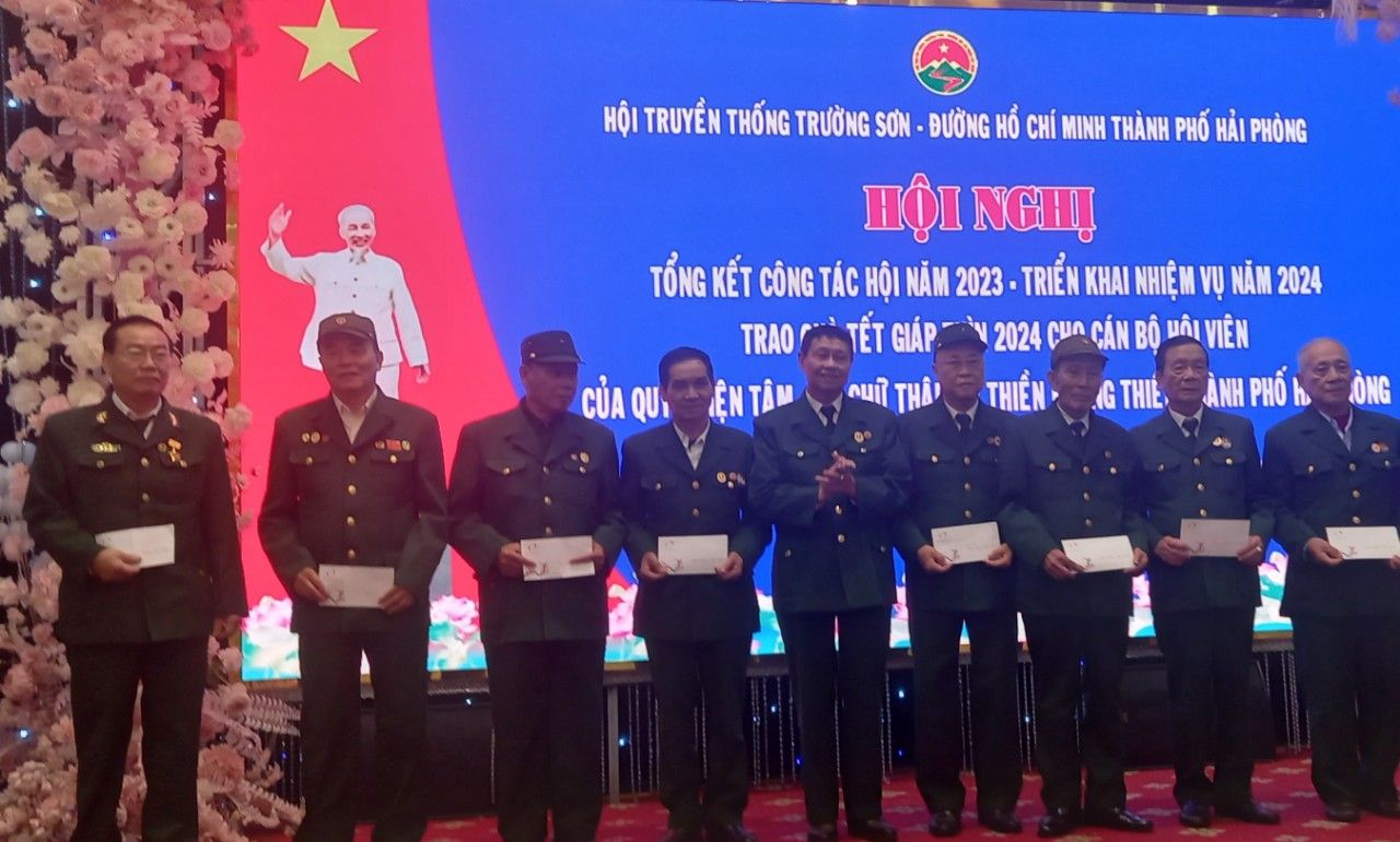 Hội truyền thống Trường Sơn TP Hải Phòng: Trao 55 xuất quà tình nghĩa xuân Giáp Thìn