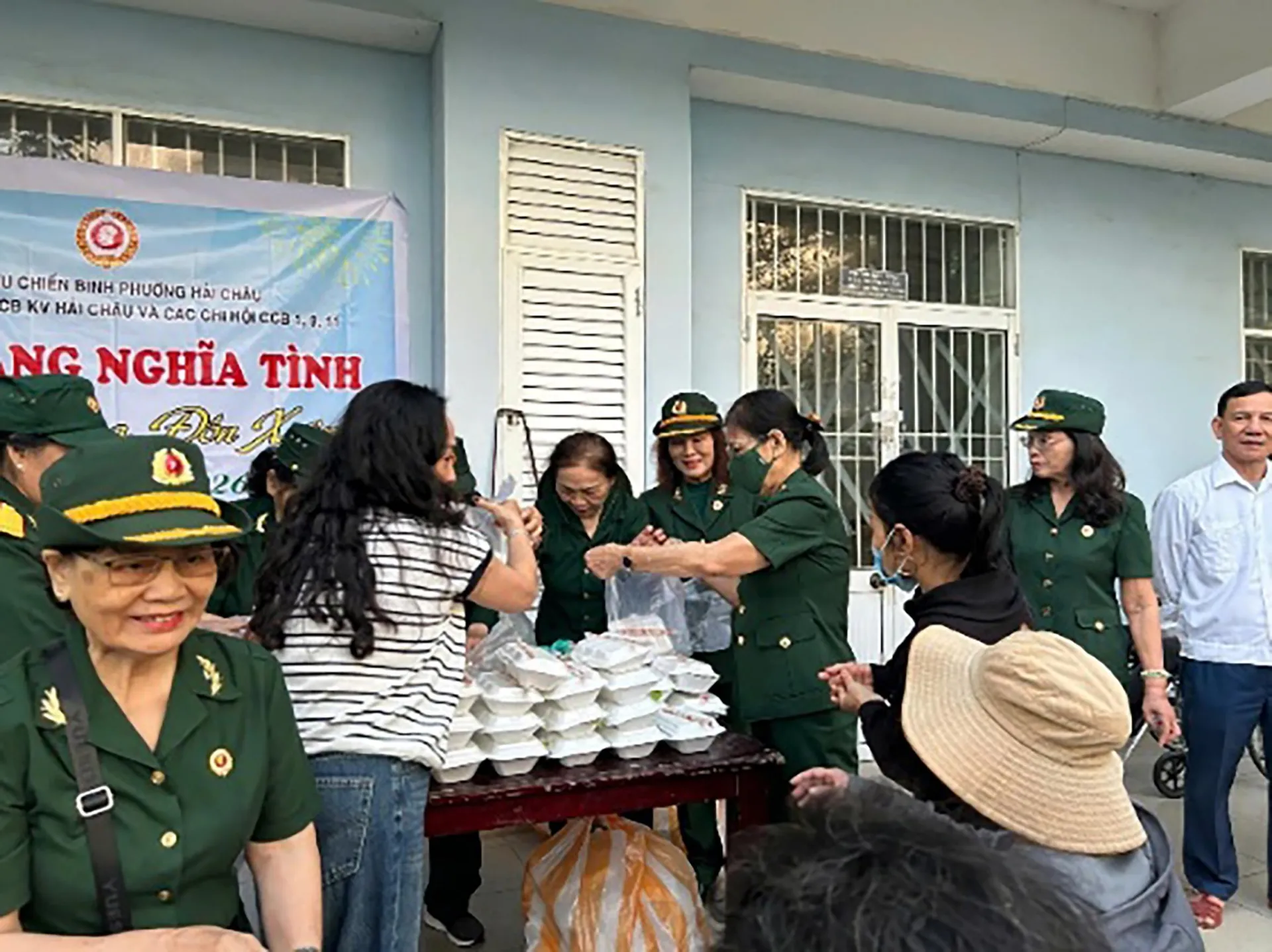 Lan tỏa yêu thương từ những nữ cựu chiến binh