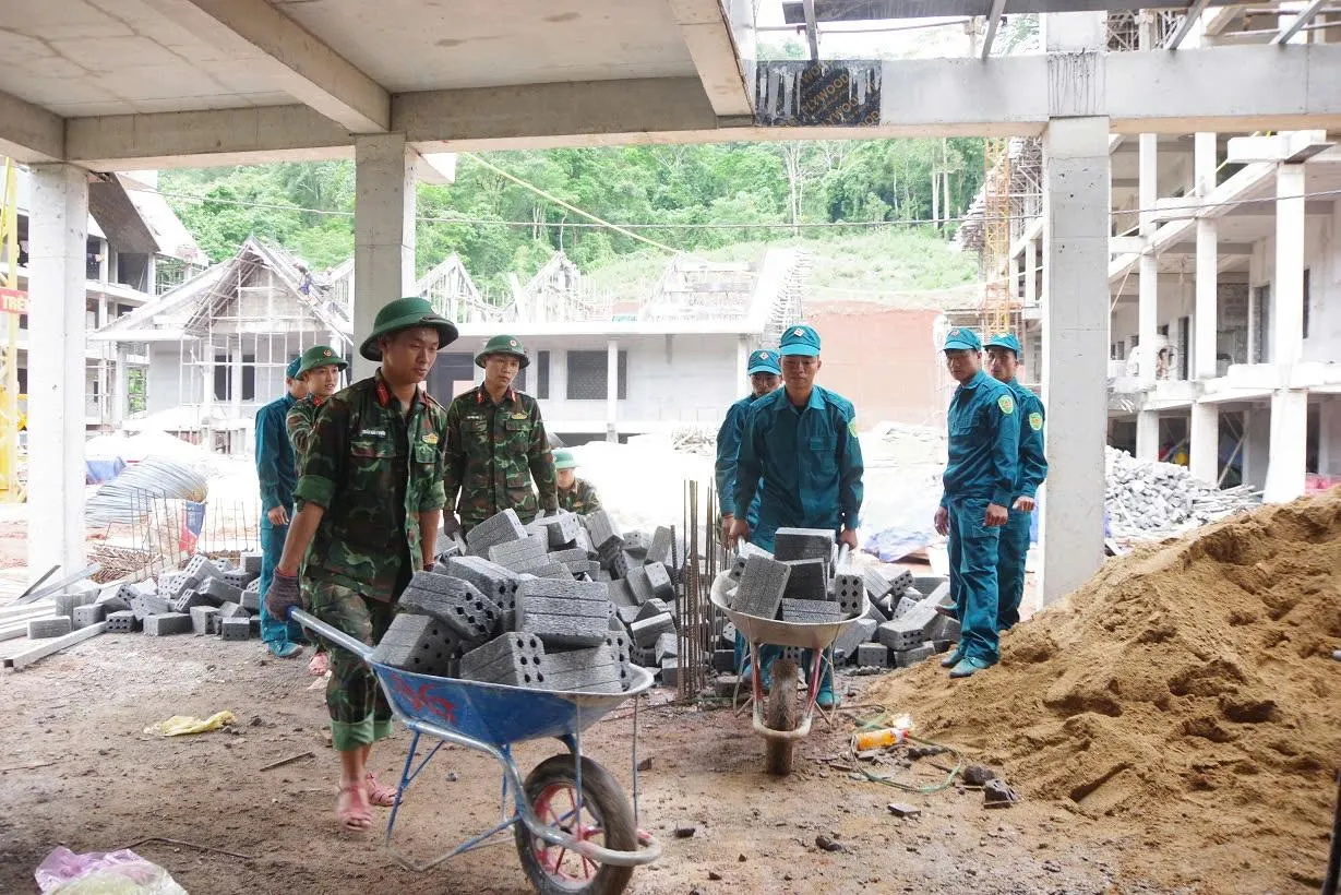 Quảng Trị: 300 cán bộ, chiến sĩ góp sức xây dựng trường học vùng biên
